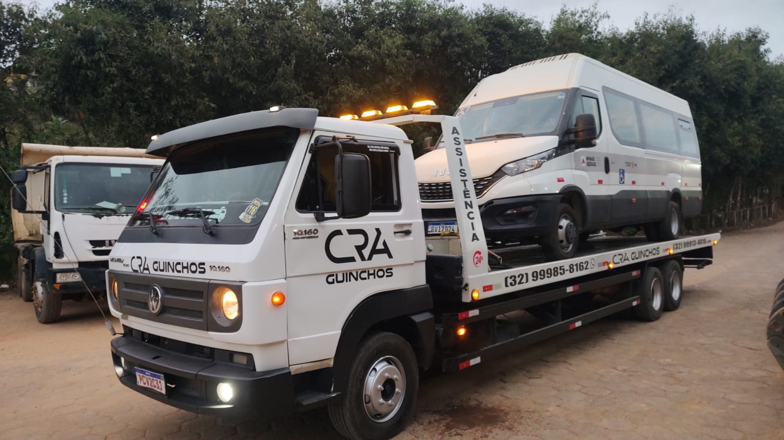 Caminhão da C.R.A Guinchos atendendo em Ubá-MG
